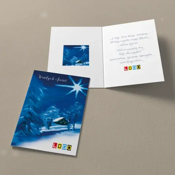 Kartka świąteczna z logo BN1-018 Śnieżna noc nad leśną osadą, widok ogólny