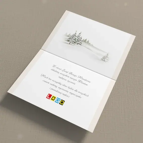 Kartka świąteczna z logo BN1-284 Duża choinka przed zaśnieżonym lasem, wnętrze