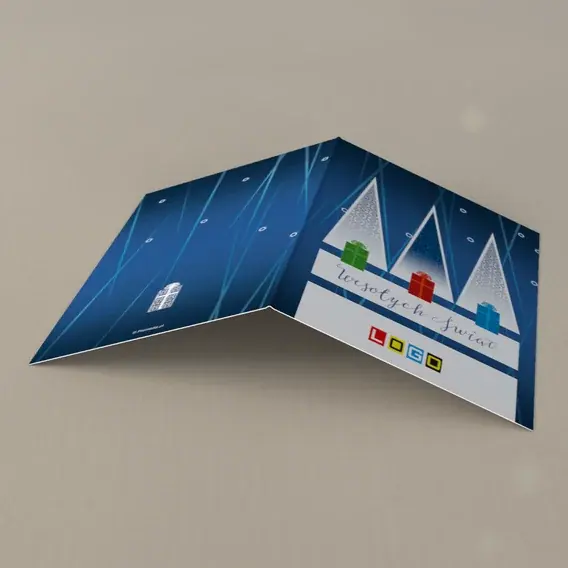 Kartka świąteczna z logo BN1-376 Kolorowe paczki i figury jodeł, tył