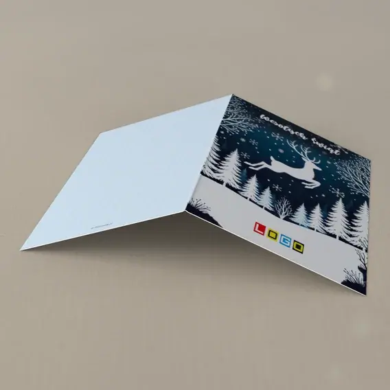 Kartka świąteczna z logo BN1-498 Galop zwierzęcia wśród jasnych świerków, tył