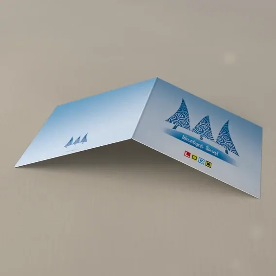 Kartka świąteczna z logo BN2-149 Błękitny baner pośród jodeł, tył