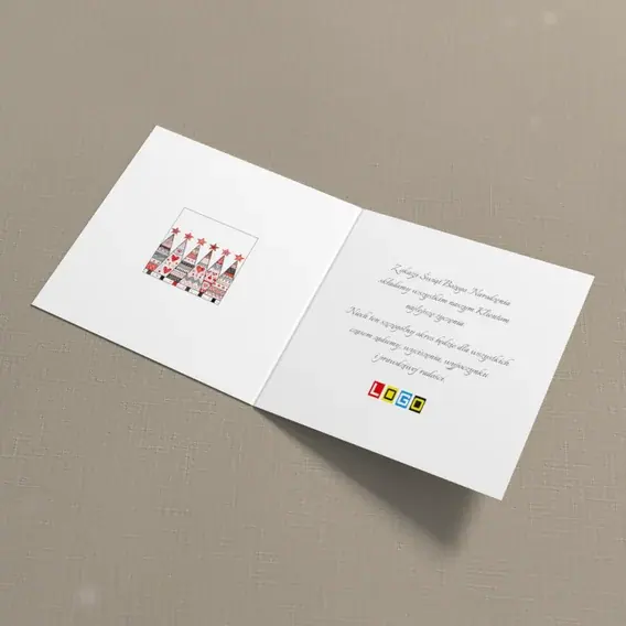 Kartka świąteczna z logo BN2-467 Szereg drzewek z czerwonymi gwiazdami, wnętrze