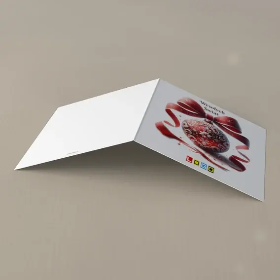 Kartka świąteczna z logo BN2-700 Ozdobna kula w czerwonej wstędze, tył
