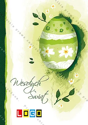 Pasiasta pisanka z białymi kwiatkami na akwarelowo zielonym polu, napis życzeń